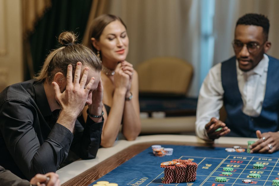 The Real Mechanics of Casino Games: RTP, Variance, and House Edge